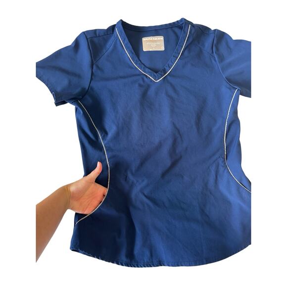Skechers by Barco Women’s Scrub Top Medium Blue V-Neck Stretch Nursing Uniform - Picture 3 of 7